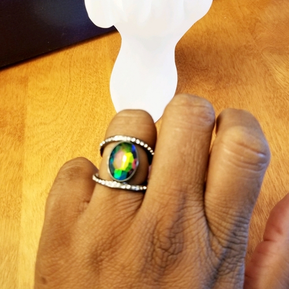 Jewelry - 💥SOLD - Fashion Ring